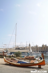 Luzzu docked in Senglea