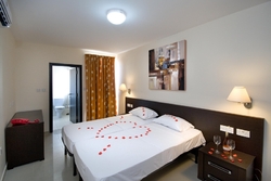 Deluxe 2 Bedroom Apartment at Bayview Hotel 