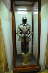complete armour in the palace armoury in valletta complete armour in the palace armoury in valletta