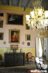 Paintings and lights of the Casa Rocca Piccola of Valletta