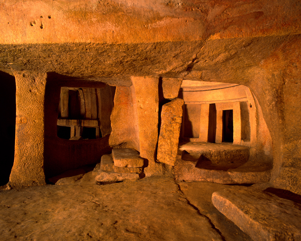 http://www.malta.com/media/en/attraction/culture/temple-historical-site/hal-saflieni-hypogeum/hal-saflieni-hypogeum-in-malta.jpg