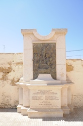 Fontana statue remembering Fontana's fishermen.