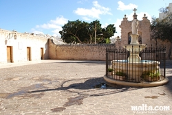 Court and statue of the Parish Church