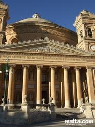 Front the Mosta dome court