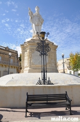Monument in the Siggiewi square Monument in the Siggiewi square