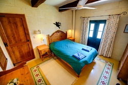 Ta Mansi double bedroom