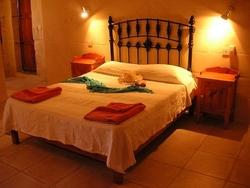 Dar tal-patri u dar tas-soru double bedroom. Dar tal-patri u dar tas-soru double bedroom.