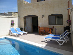 Swimming Pool of Tranquility farmhouse Swimming Pool of Tranquility farmhouseSwimming Pool of Tranquility farmhouse