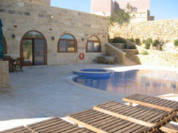 Swimming pool and deck area of at Pergola 4 farmhouse