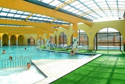 Paradise Bay Hotel Indoor pool