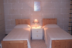 Twin bedroom  Santa Martha Hostel Gozo