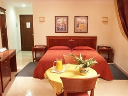 Twin Rooms at the solana hotel( Twin Rooms at the solana hotel(