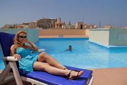 day's inn hotel sliema rooftop pool