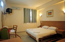 double room of Dean Hamlet Malta