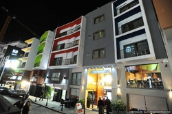 Facade of Gorgianis hotel by night