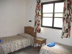 metropole budget hostel st julian's twin bedroom