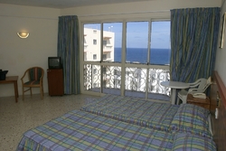 Room at il-Palazzin Hotel