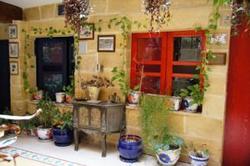 valletta boutiqe courtyard