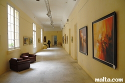 armchairs in the corridor of the Auberge d'Italie tourism office