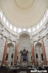 front altar of the  the Carmelite basilica of Valletta