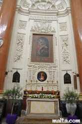 side altar of the Carmelite basilica of Valletta side altar of the Carmelite basilica of Valletta