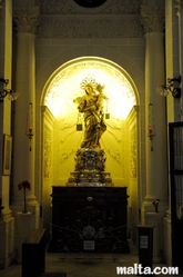 virgin mary altar in  the Carmelite basilica of Valletta