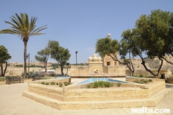 dry fountain in the Gardjola Gardens Senglea