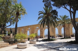 overview of the fountain and sun in the Upper Barrakka Gardens valletta