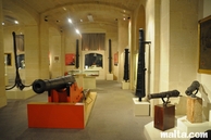various guns exhibited in the Maritime Museum in Victoriosa