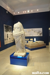 Statue and tomb in the domus Romana in Rabat