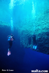 Divers in the blue Hole