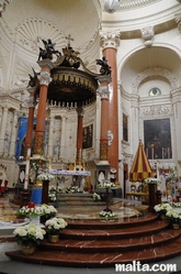 main altar of  the Carmelite basilica of Valletta