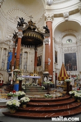 main altar of the Carmelite basilica of Valletta main altar of the Carmelite basilica of Valletta